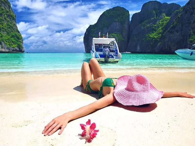 3 Beach Activities for Couples Celebrating Their Honeymoon in Phuket, Thailand